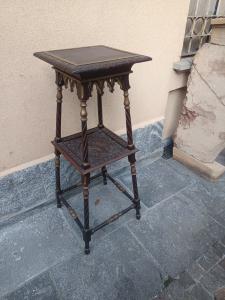 Suporte para vasos de flores neogótico